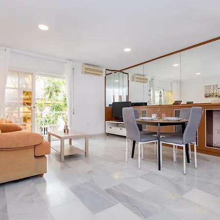 Boliches Terrace Aparment شقة *